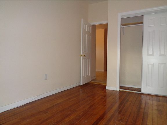 5th image of 292 Essex St