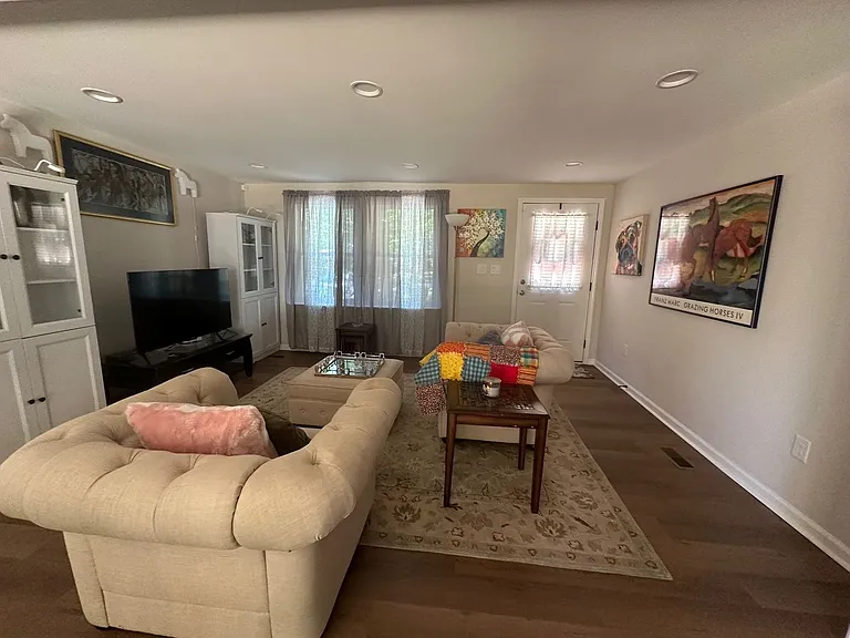 111 Cheshire Dr — Photo 3