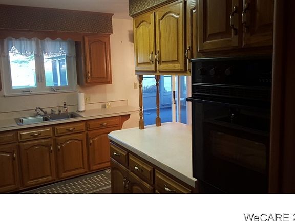 5th image of 902 Carolyn Dr
