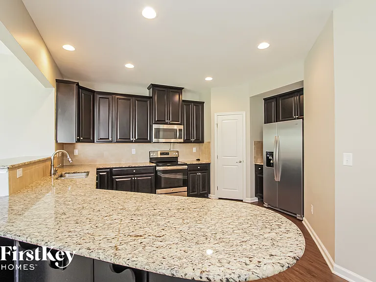 717 Rosegate Dr — Photo 7