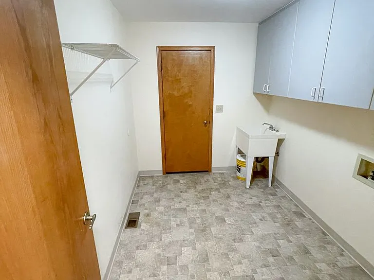 5441 Basin View Dr — Photo 10