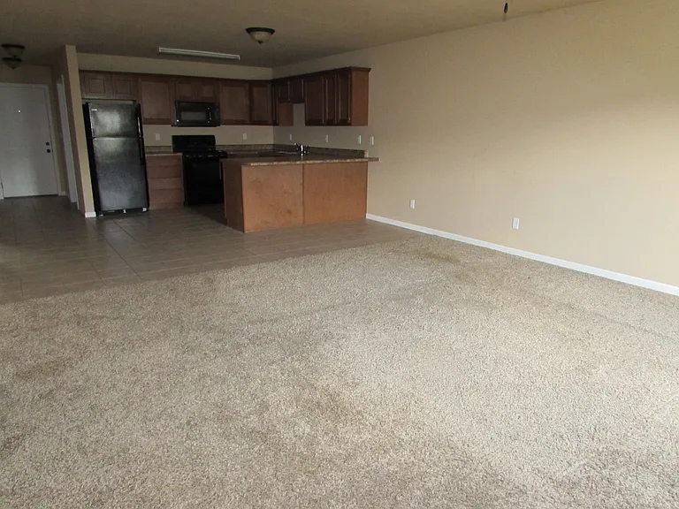 190 Lyle Curtis Cir — Photo 3