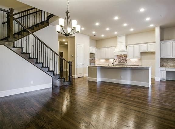 2nd image of 2709 Creekway Dr