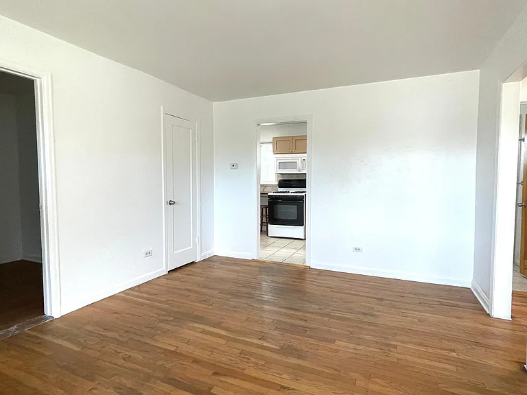 4895 Beach Ct — Photo 6