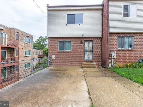 912 Porter Ct NE, Washington, DC 20019