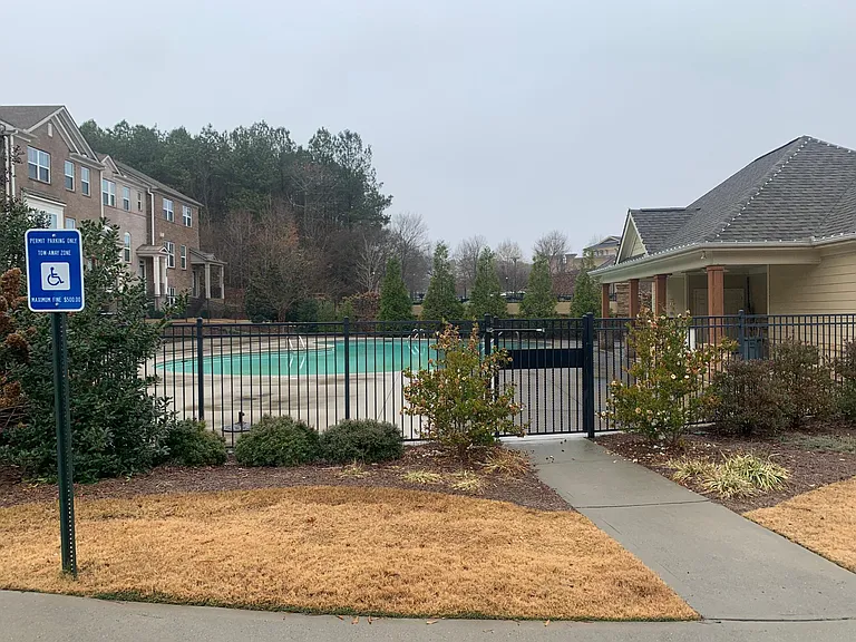 701 Sunset Park Dr — Photo 9