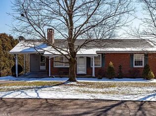804 Country Club Dr, Bloomsburg, PA 17815