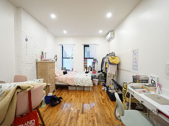 3rd image of 818 Marcy Ave #1F
