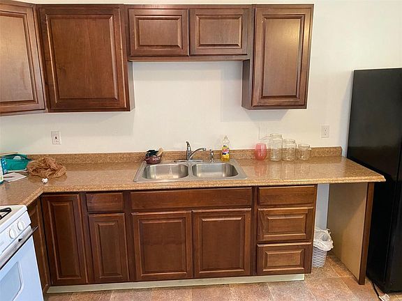 4th image of 10004 Livingston Ave