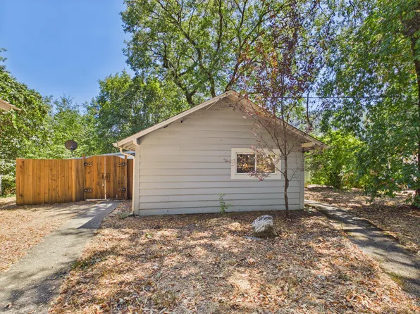 1050 Redway Dr, Redway, CA 95560