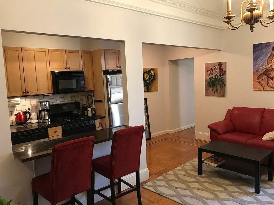 1st image of 20 Montgomery Pl APT 2R