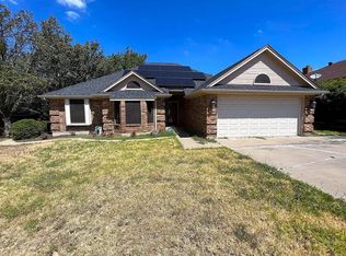 940 Brown Crest Rd, Burleson, TX 76028
