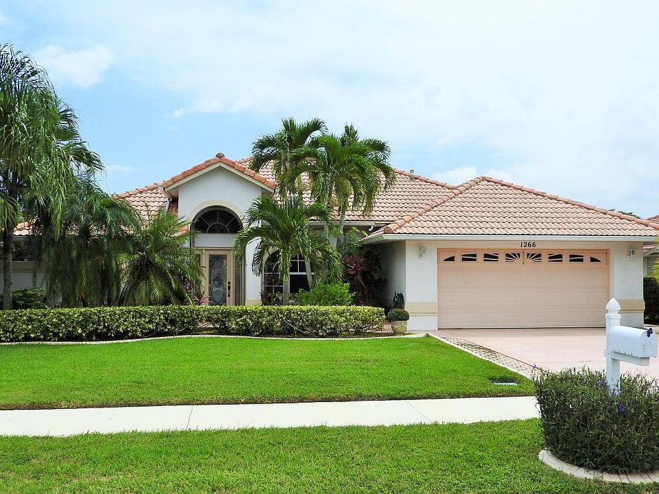 1st image of 1266 SW Briarwood Dr