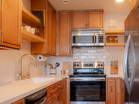 5th image of 1187 E 3rd St Unit 209
