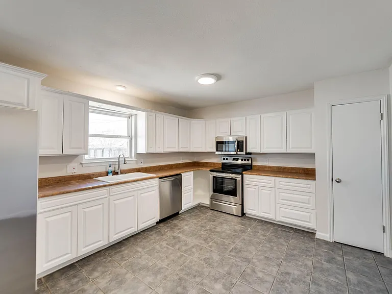 3132 Magill St — Photo 14