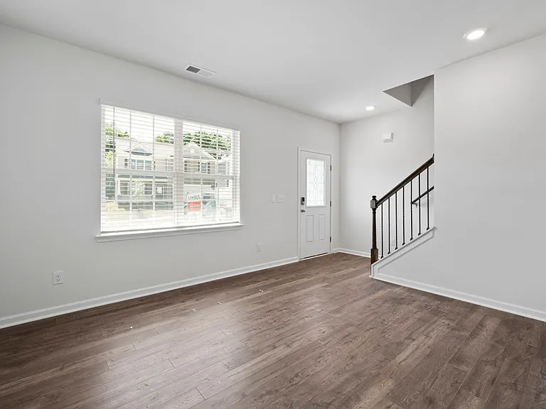 16117 Trenton Green Ln — Photo 8