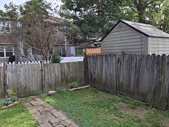 4th image of 185 Crocus Ct