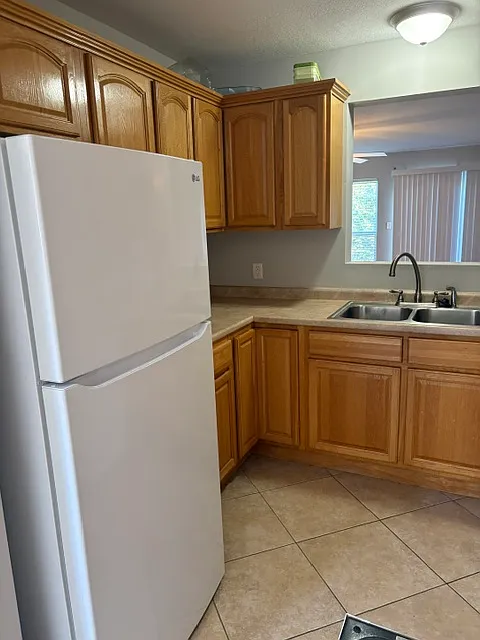 2 bed, 2.5 bath, 1296 sqft, $1,900 — Photo 4