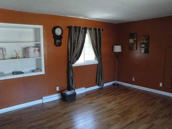2nd image of 2440 Broadwater Ave