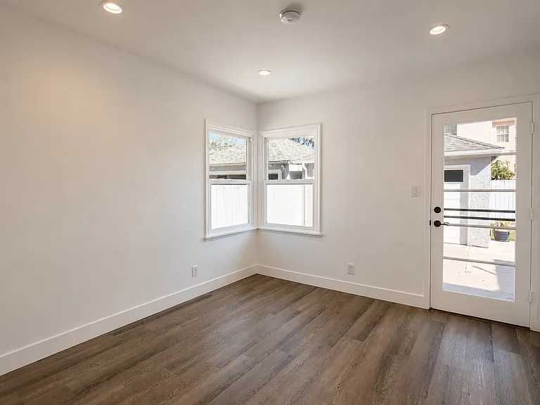 10946 Wagner St — Photo 11