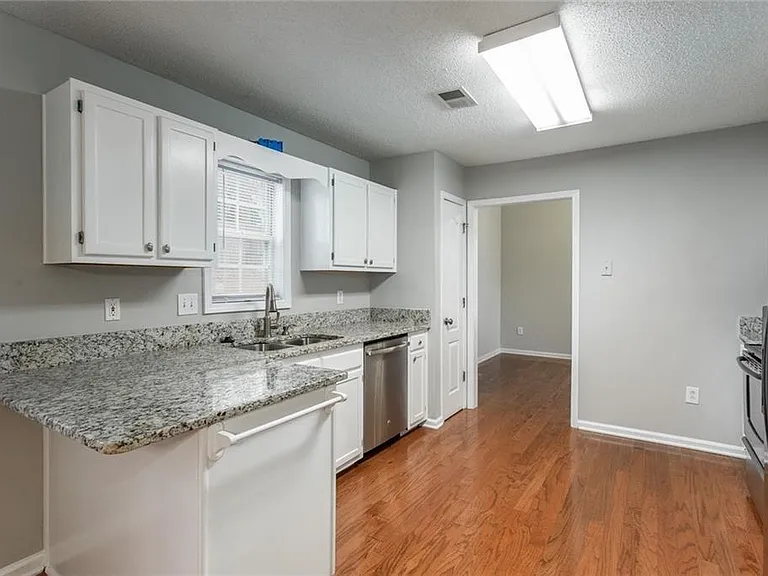 430 Auldon Ct SE — Photo 8