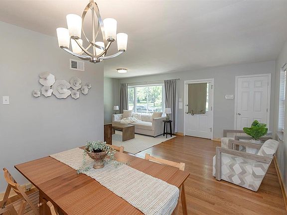 3rd image of 461 Bellerive Blvd