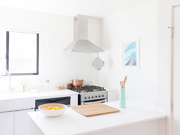 5th image of 363 Leslie Way