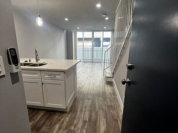 5th image of 4024 Emerald St #Cd67462db