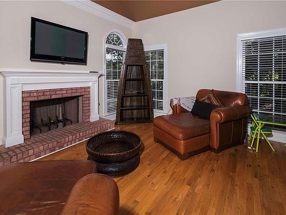 3rd image of 2850 Wellington Way SE