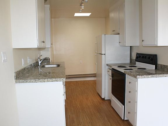 2nd image of 1901 Garden Dr #300
