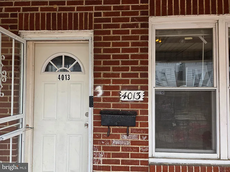 4013 Creston St — Photo 2