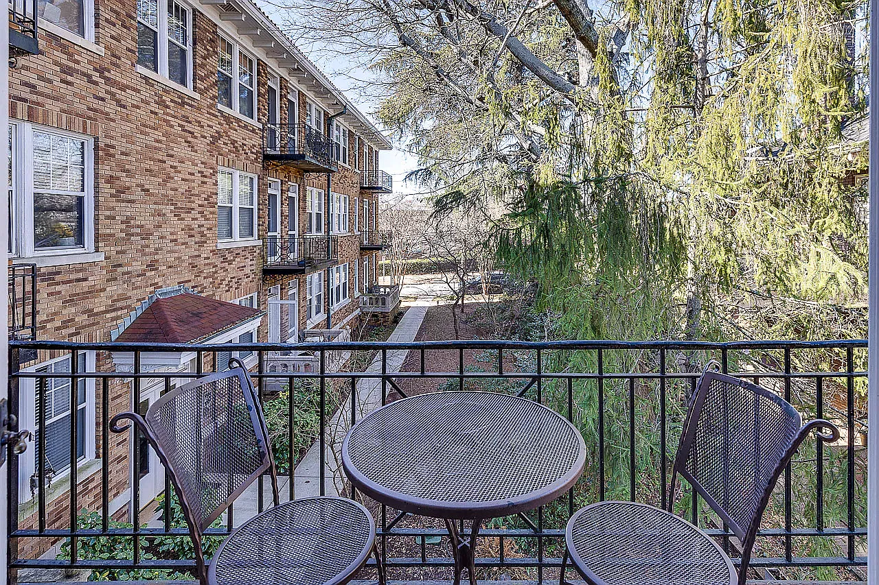 1 bed, 900 sqft, $1,800 — Photo 4