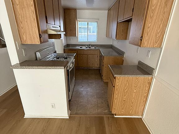 4th image of 11312 Morrison St #12