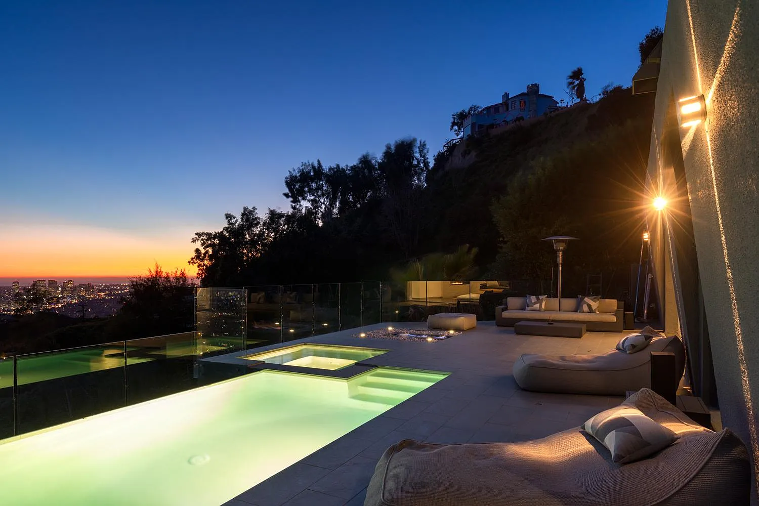8476 Cole Crest Dr — Photo 3