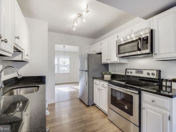 4th image of 15 Honey Brook Ln