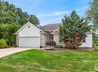 953 Sunset Hills Ct NW, Grand Rapids, MI 49534