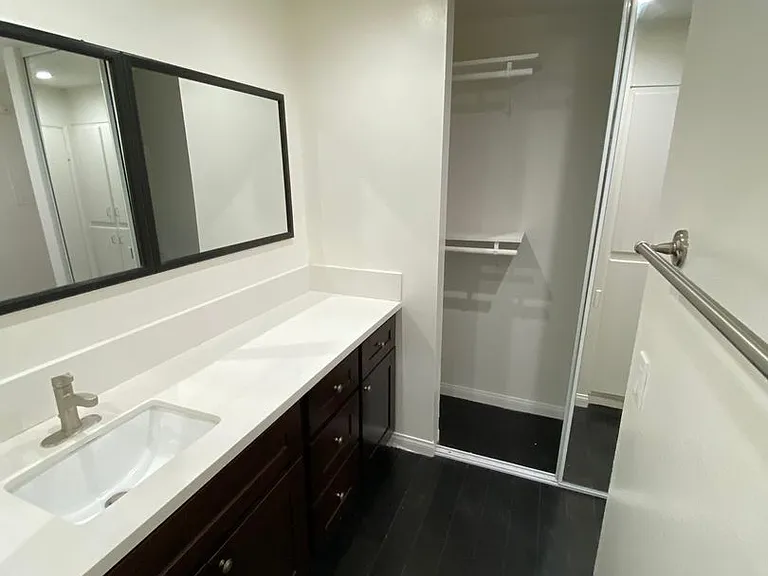 West Knoll Plaza Apartments — Photo 16