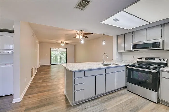 2 bed, 2.0 bath, 850 sqft, $1,275 — Photo 4