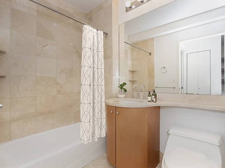 222 E 34th St #924 — Photo 8