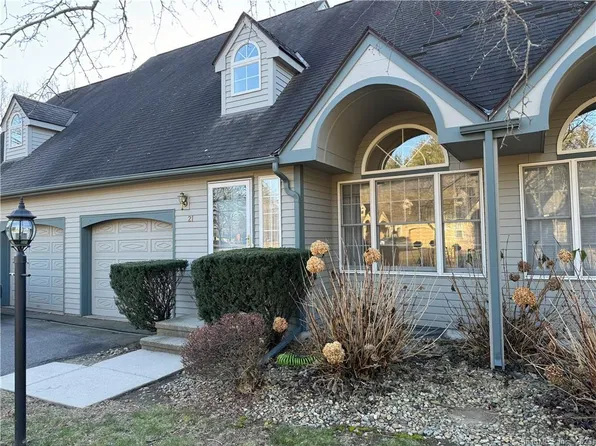 21 Fox Hollow Drive #21, Windsor Locks, CT 06096