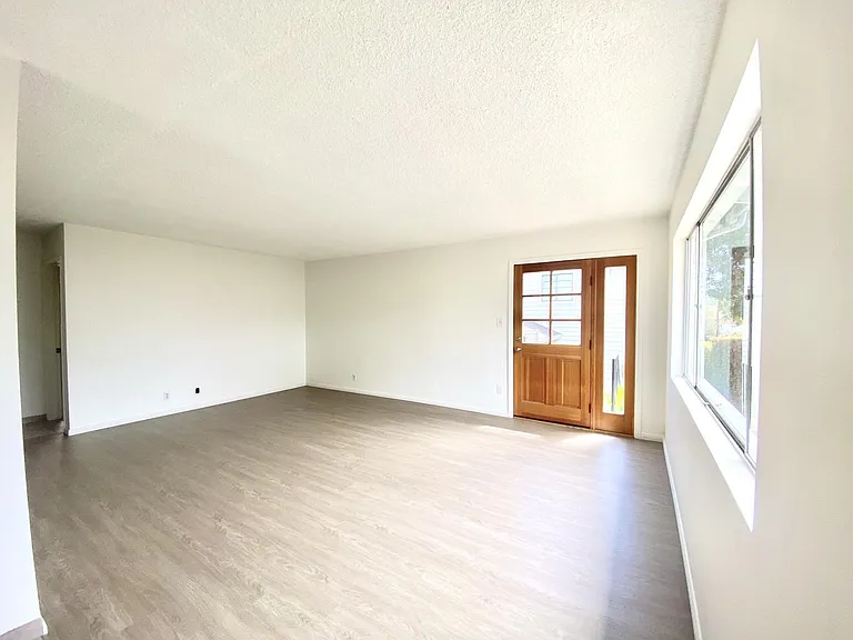 1822 Bath St — Photo 2