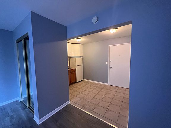 5th image of 1456 N Farwell Ave APT 26