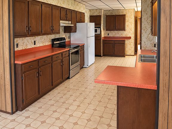 3rd image of 332 S Capital Ave