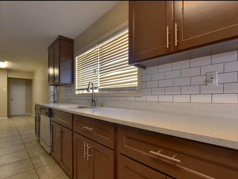 4700 Louisiana St — Photo 16