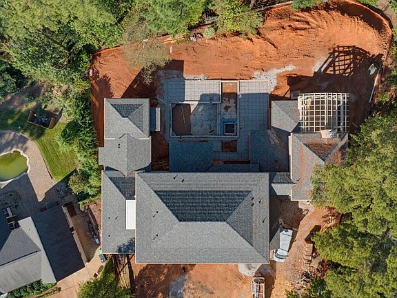 4th image of 6905 N Ridge Dr