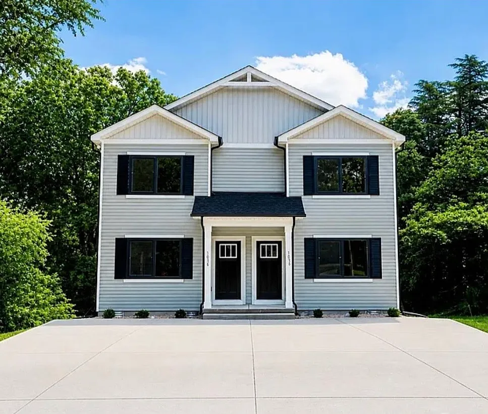 3 bed, 2.5 bath, 1333 sqft, $1,900 — Photo 3