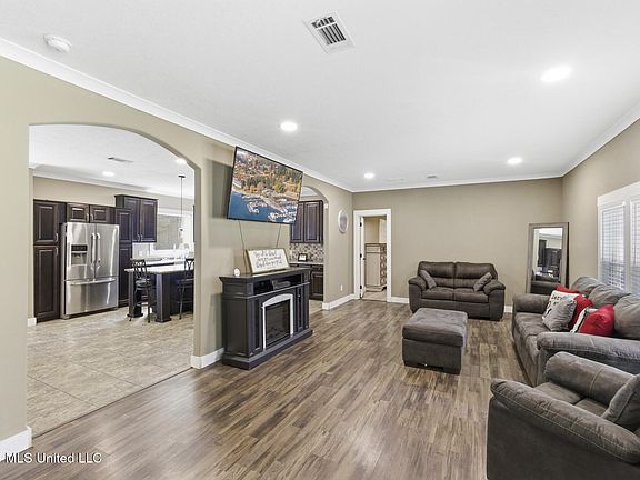 4th image of 1122 Eagle Ridge Rd