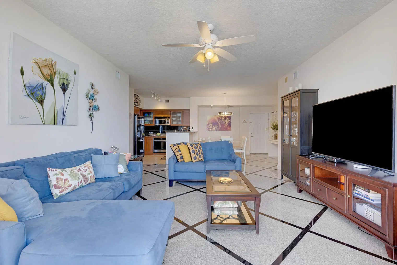 2 bed, 2.0 bath, 871 sqft, $3,981 — Photo 3