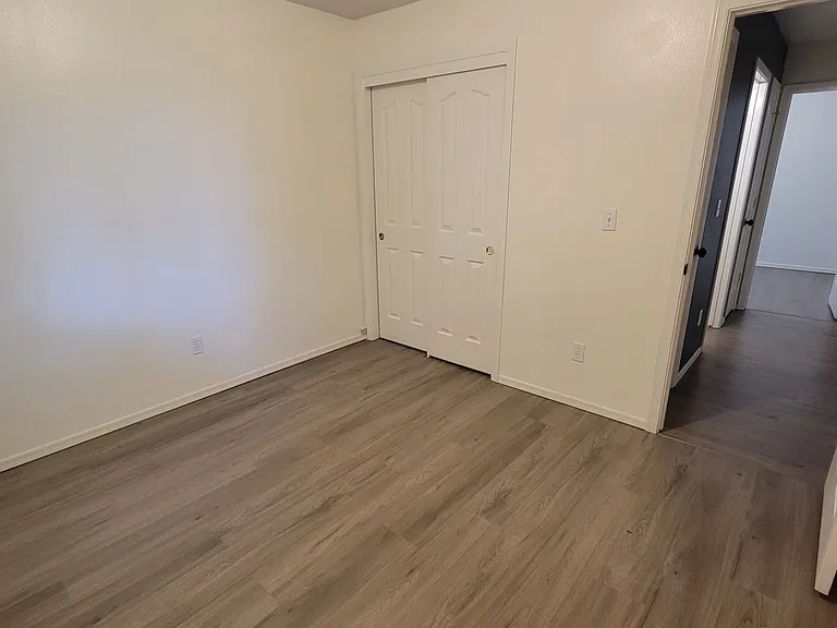 2513 W Grouse Ave — Photo 14