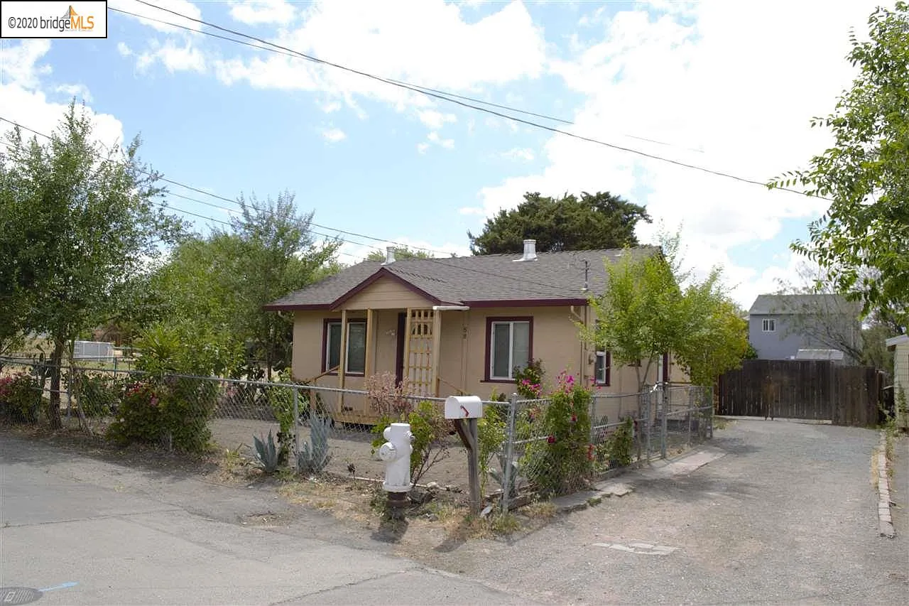 58 Ambrose Ave photo 1